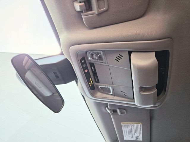 Chevrolet Equinox Vehicle Full-screen Gallery Image 28