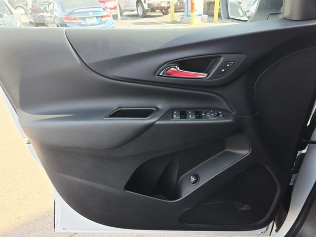 Chevrolet Equinox Vehicle Full-screen Gallery Image 30