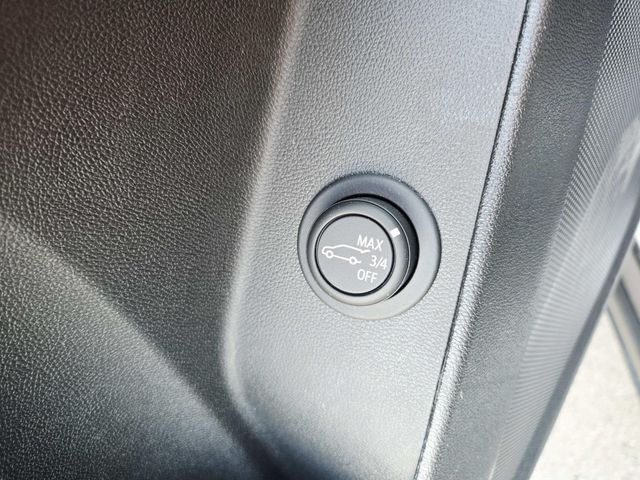 Chevrolet Equinox Vehicle Full-screen Gallery Image 32