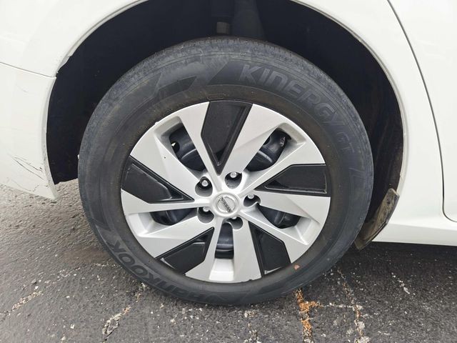 Nissan Altima Vehicle Full-screen Gallery Image 12