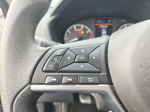 Nissan Altima Vehicle Full-screen Gallery Image 14