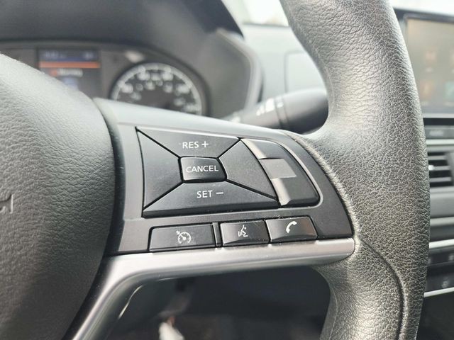 Nissan Altima Vehicle Full-screen Gallery Image 15