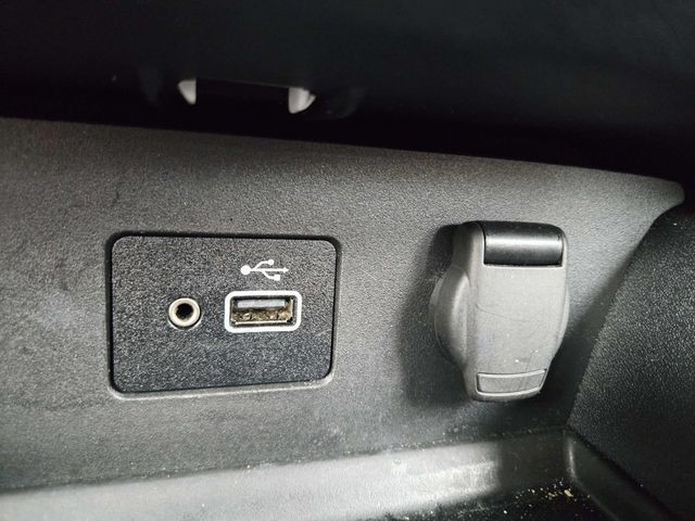 Nissan Altima Vehicle Full-screen Gallery Image 22