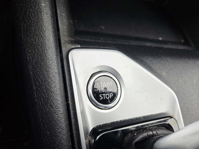 Nissan Altima Vehicle Full-screen Gallery Image 24