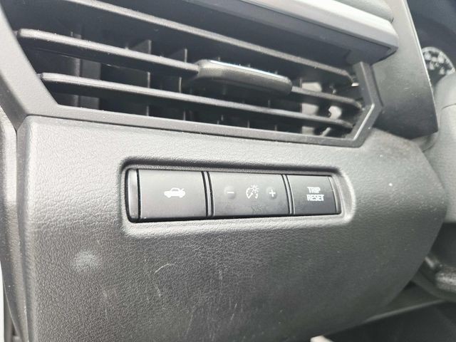 Nissan Altima Vehicle Full-screen Gallery Image 26