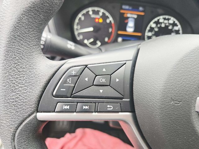 Nissan Altima Vehicle Full-screen Gallery Image 16