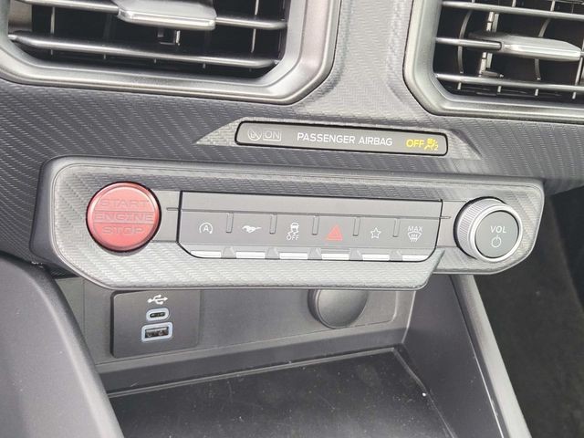 Ford Mustang Vehicle Full-screen Gallery Image 19