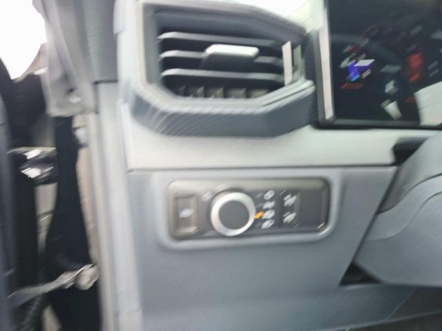 Ford Mustang Vehicle Full-screen Gallery Image 25