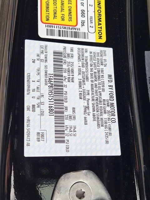 Ford Mustang Vehicle Full-screen Gallery Image 28