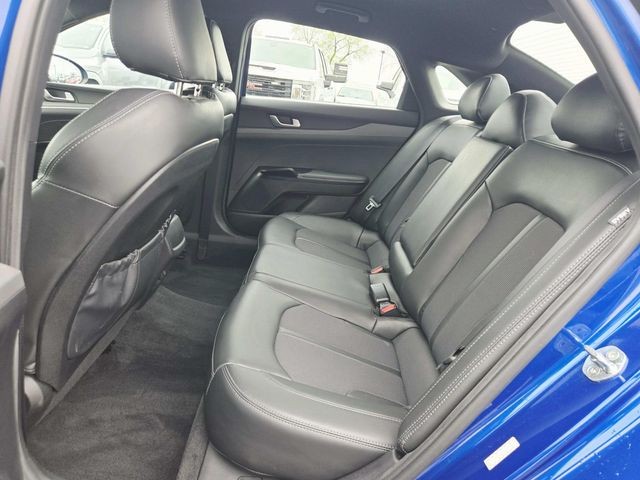 Kia K5 Vehicle Full-screen Gallery Image 09