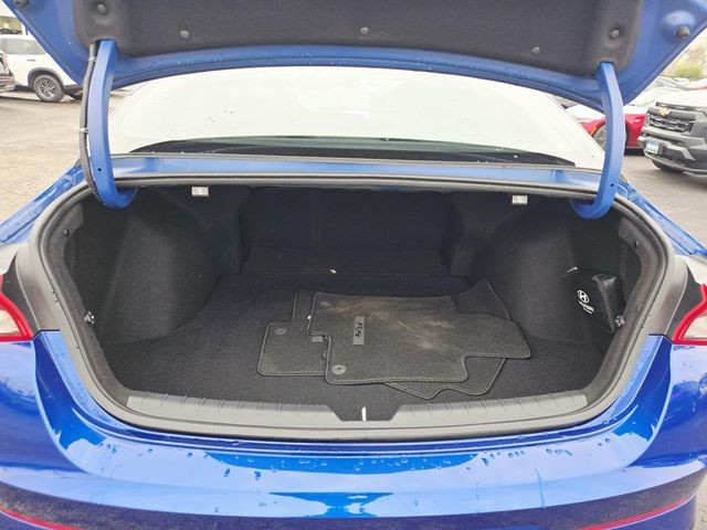 Kia K5 Vehicle Full-screen Gallery Image 10