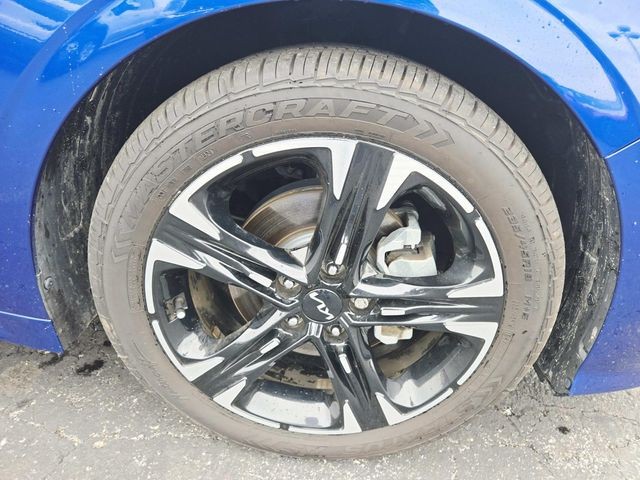 Kia K5 Vehicle Full-screen Gallery Image 13