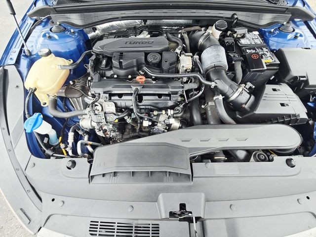 Kia K5 Vehicle Full-screen Gallery Image 14