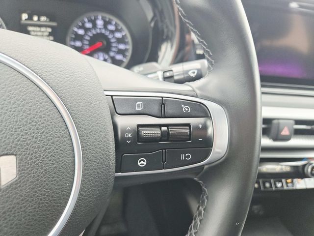 Kia K5 Vehicle Full-screen Gallery Image 17