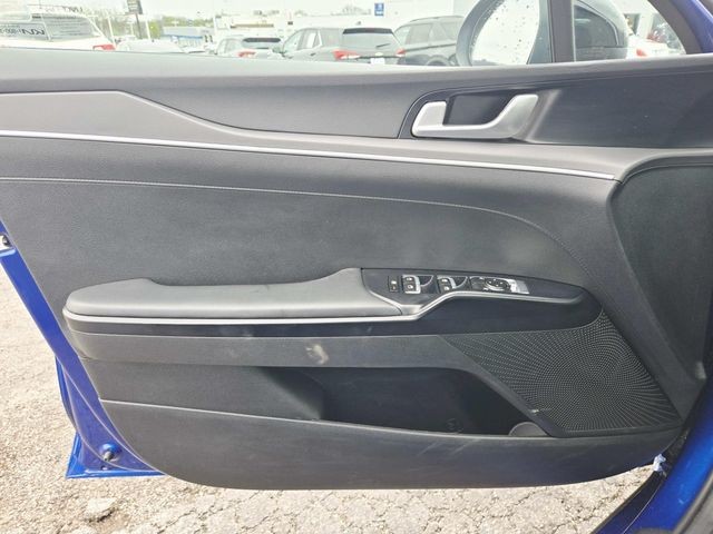 Kia K5 Vehicle Full-screen Gallery Image 29