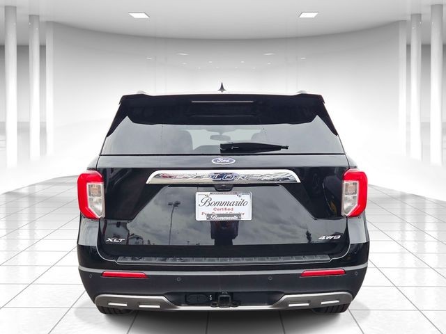 Ford Explorer Vehicle Full-screen Gallery Image 04