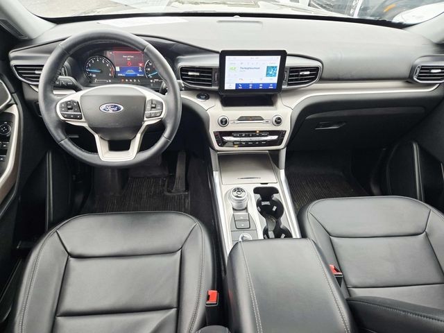 Ford Explorer Vehicle Full-screen Gallery Image 07