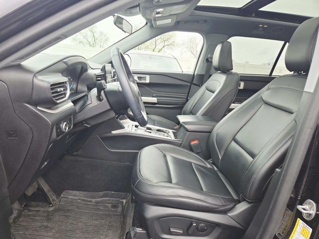 Ford Explorer Vehicle Full-screen Gallery Image 09