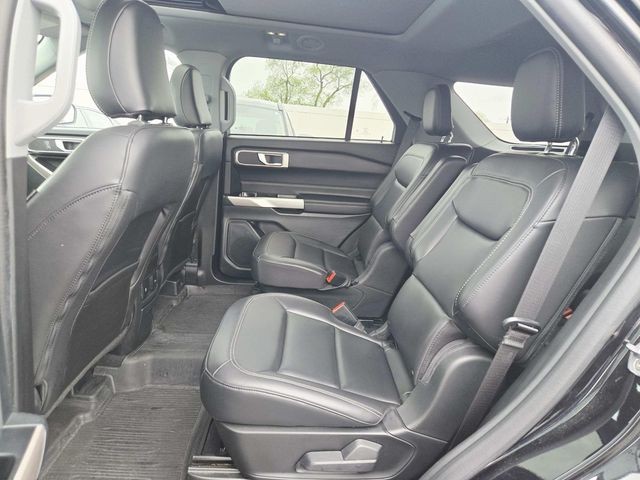 Ford Explorer Vehicle Full-screen Gallery Image 10