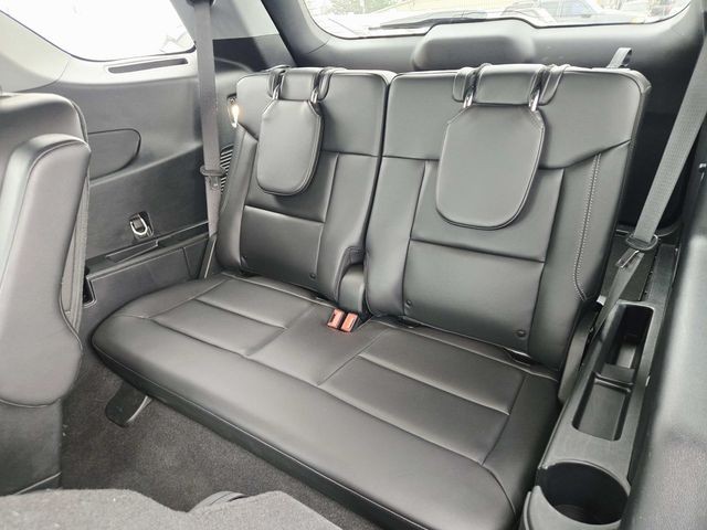 Ford Explorer Vehicle Full-screen Gallery Image 11