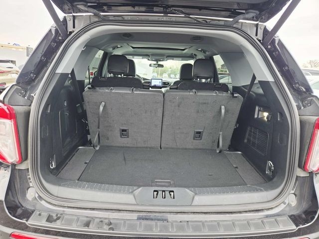 Ford Explorer Vehicle Full-screen Gallery Image 12