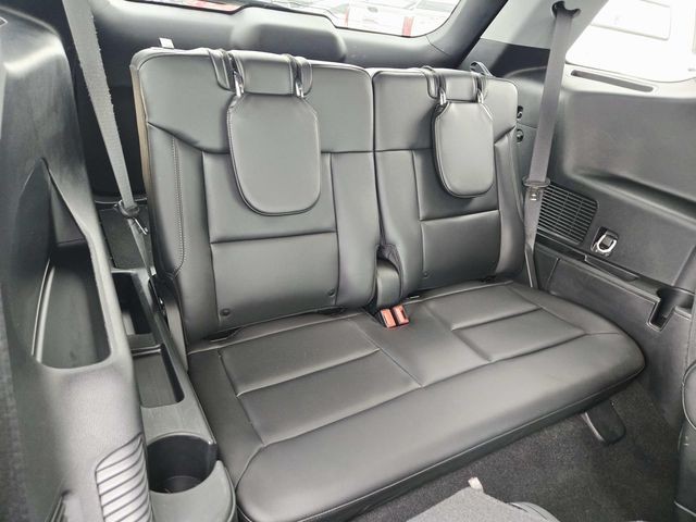 Ford Explorer Vehicle Full-screen Gallery Image 13