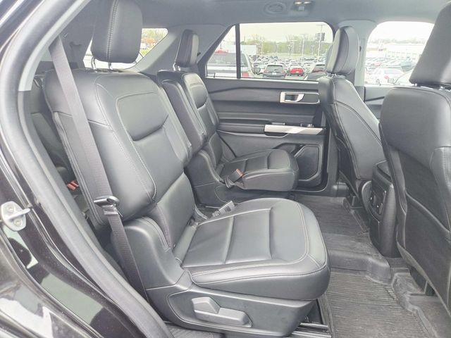 Ford Explorer Vehicle Full-screen Gallery Image 14