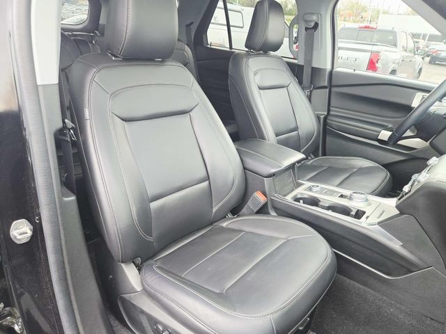 Ford Explorer Vehicle Full-screen Gallery Image 15