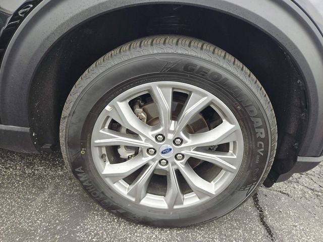 Ford Explorer Vehicle Full-screen Gallery Image 16