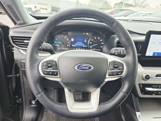 Ford Explorer Vehicle Full-screen Gallery Image 18