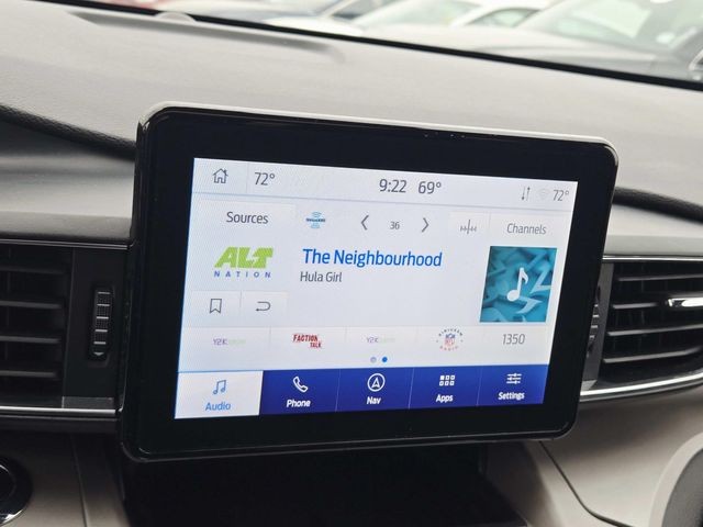 Ford Explorer Vehicle Full-screen Gallery Image 24