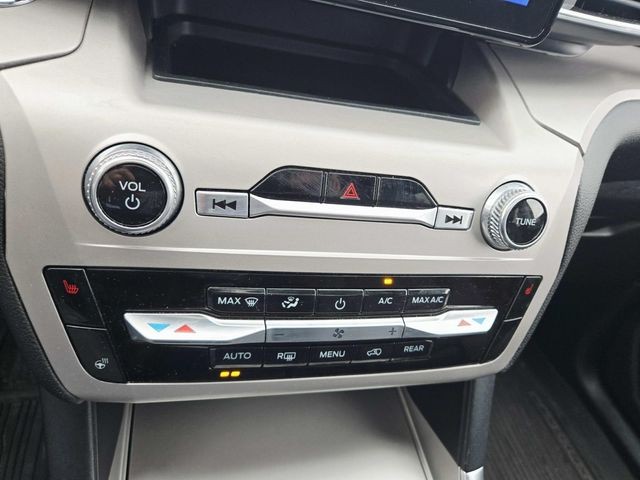 Ford Explorer Vehicle Full-screen Gallery Image 27