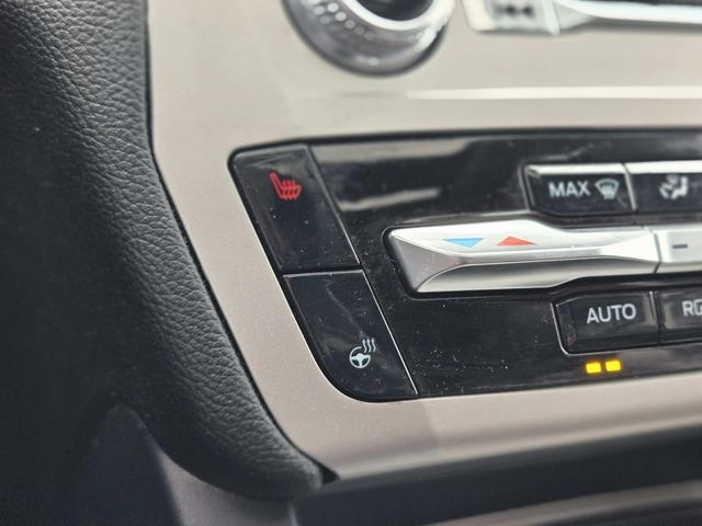 Ford Explorer Vehicle Full-screen Gallery Image 29