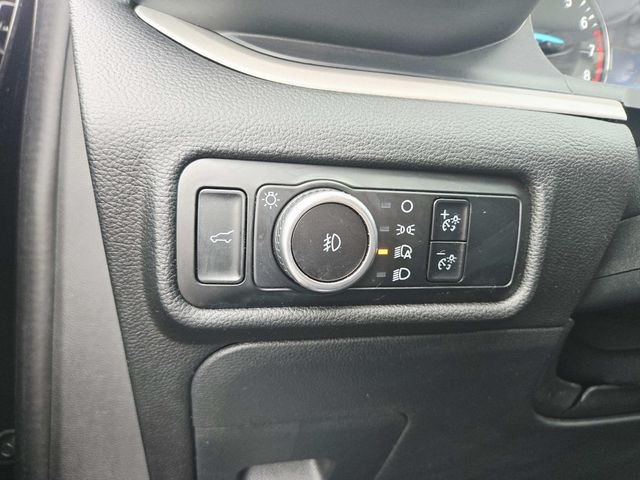 Ford Explorer Vehicle Full-screen Gallery Image 34