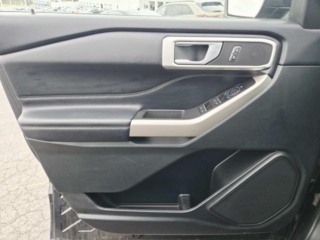 Ford Explorer Vehicle Full-screen Gallery Image 35