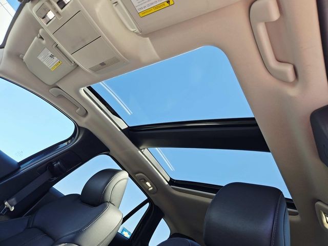 Mazda CX-50 Vehicle Full-screen Gallery Image 06