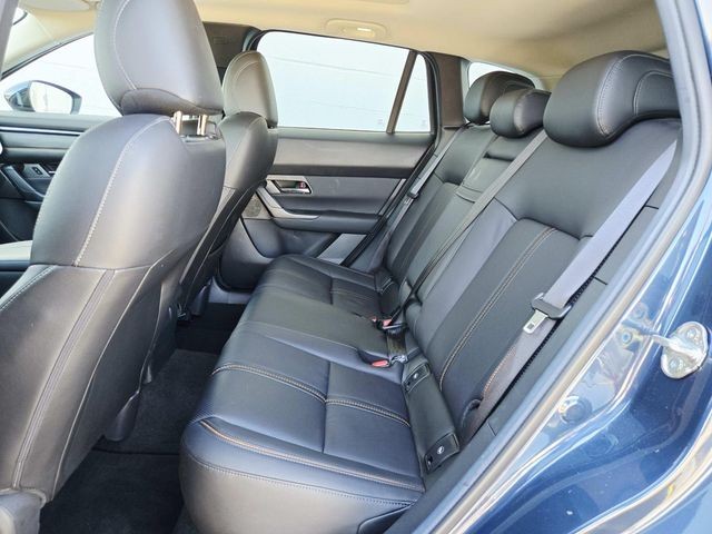 Mazda CX-50 Vehicle Full-screen Gallery Image 10