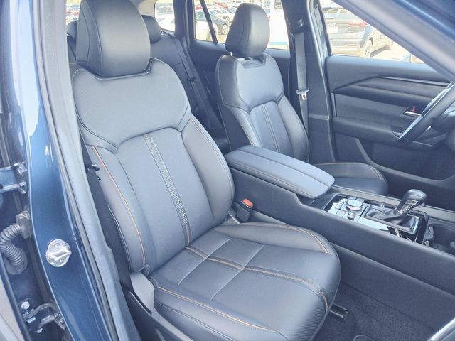 Mazda CX-50 Vehicle Full-screen Gallery Image 13