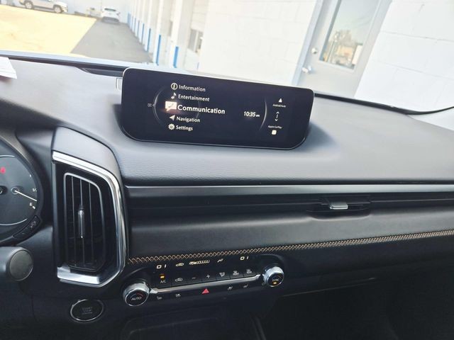 Mazda CX-50 Vehicle Full-screen Gallery Image 21