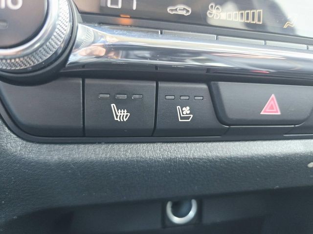 Mazda CX-50 Vehicle Full-screen Gallery Image 25