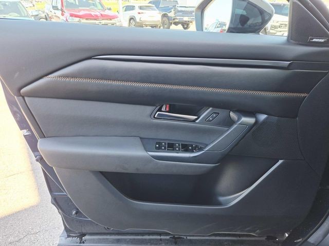 Mazda CX-50 Vehicle Full-screen Gallery Image 31