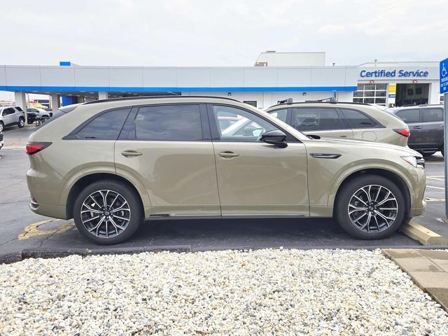 Mazda CX-70 Vehicle Full-screen Gallery Image 02