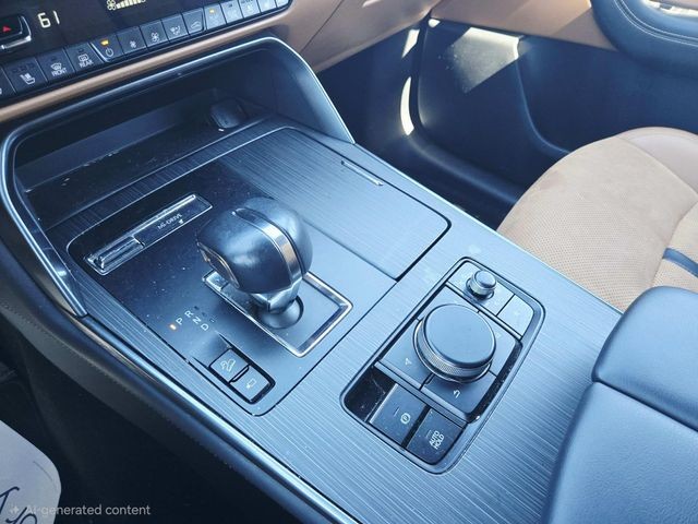 Mazda CX-70 Vehicle Full-screen Gallery Image 16