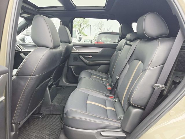 Mazda CX-70 PHEV Vehicle Full-screen Gallery Image 10