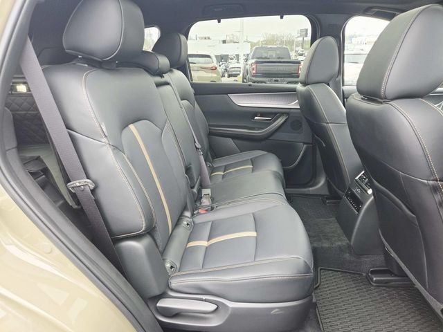 Mazda CX-70 PHEV Vehicle Full-screen Gallery Image 12