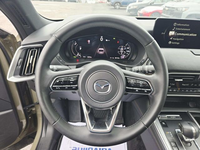 Mazda CX-70 PHEV Vehicle Full-screen Gallery Image 16