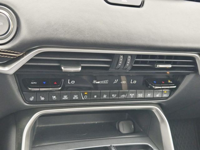 Mazda CX-70 PHEV Vehicle Full-screen Gallery Image 25