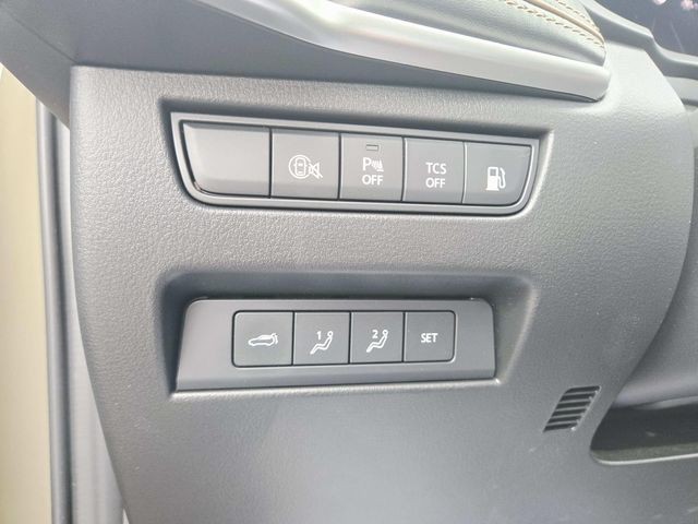 Mazda CX-70 PHEV Vehicle Full-screen Gallery Image 31