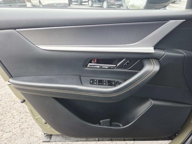 Mazda CX-70 PHEV Vehicle Full-screen Gallery Image 32