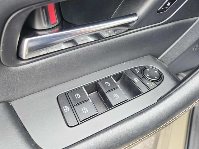 Mazda CX-70 PHEV Vehicle Full-screen Gallery Image 33